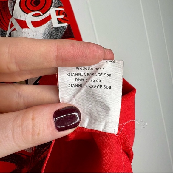 Young VERSACE Boy’s Size 10 Years Red Long Sleeve Tee Shirt Graphic Designer - Picture 7 of 7